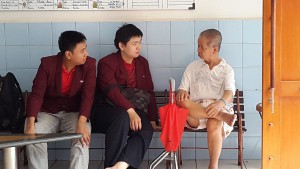 Mengobrol dengan opa Akhioe